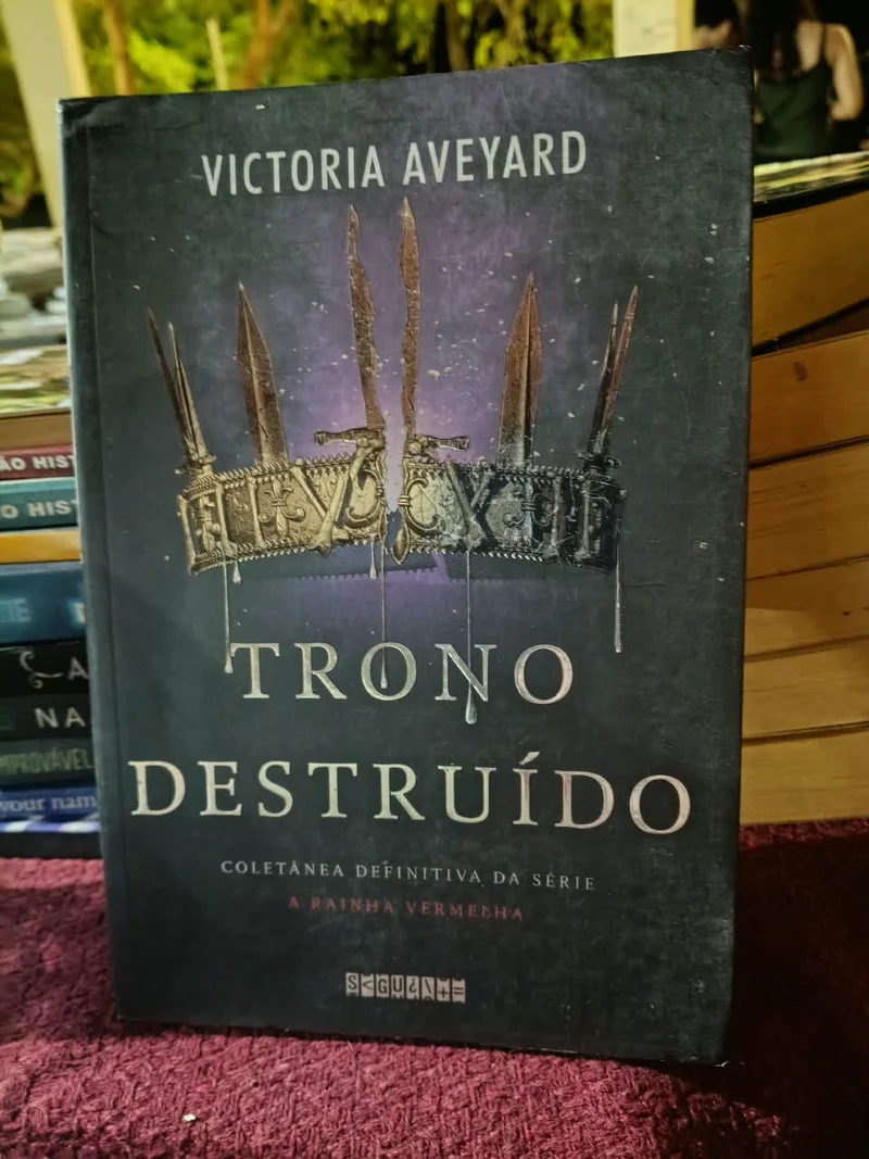 Trono Destruído