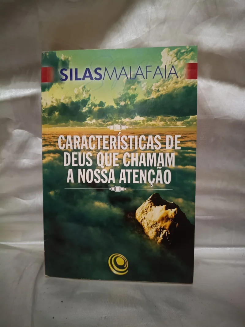 Características de Deus que chamam a nossa atenção