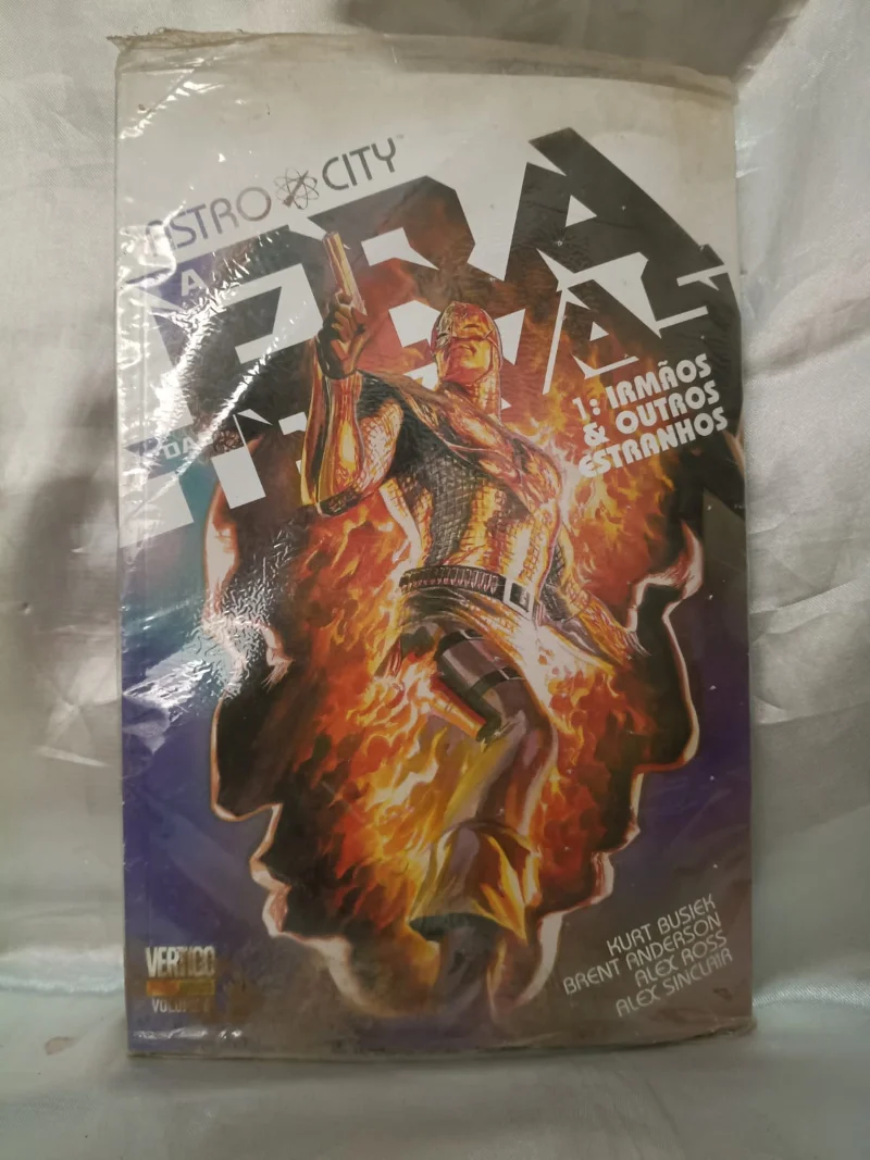 Astro City A Era das Trevas - 1: Irmãos e outros estranhos