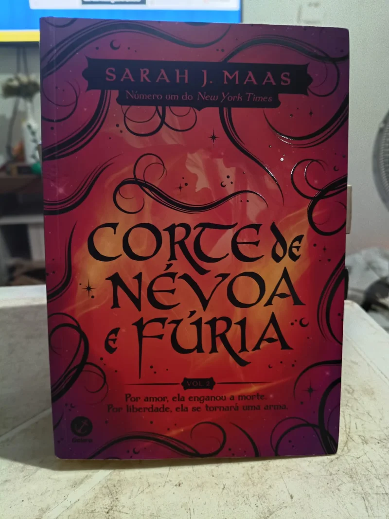Corte de Nevoa e Fúria